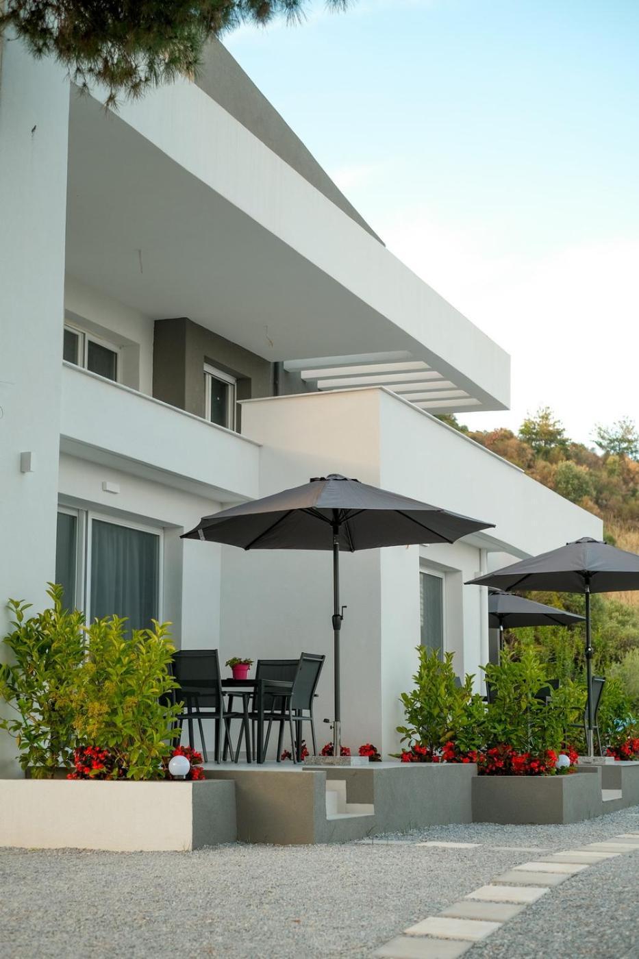 Aquarama Suites Nea Iraklitsa Exterior photo