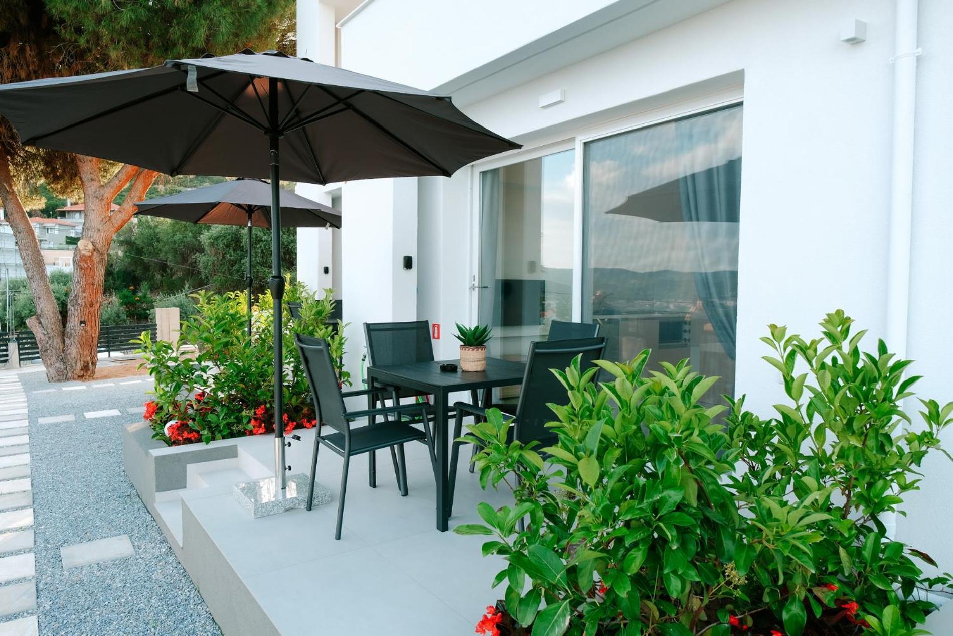 Aquarama Suites Nea Iraklitsa Exterior photo