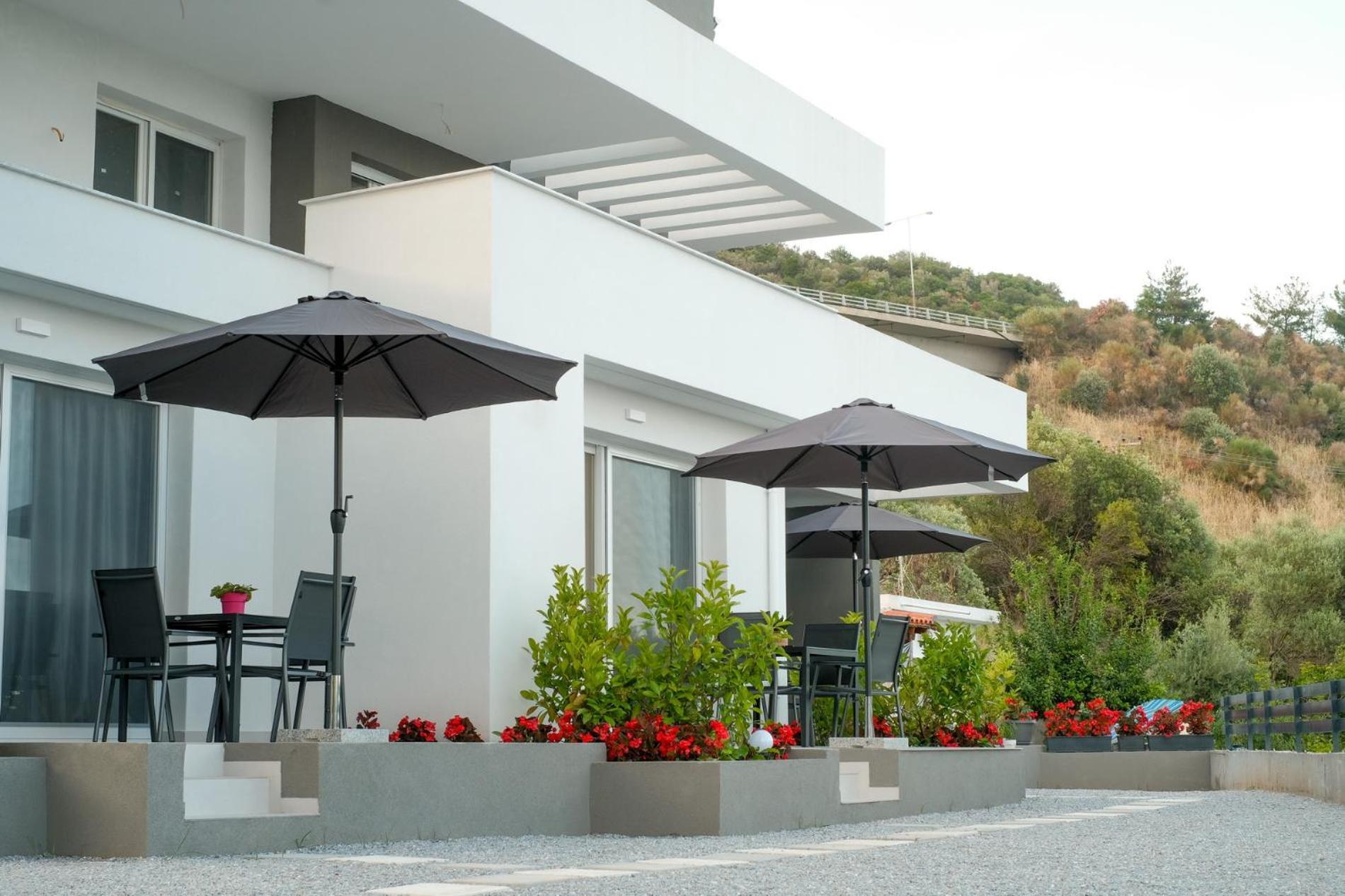 Aquarama Suites Nea Iraklitsa Exterior photo
